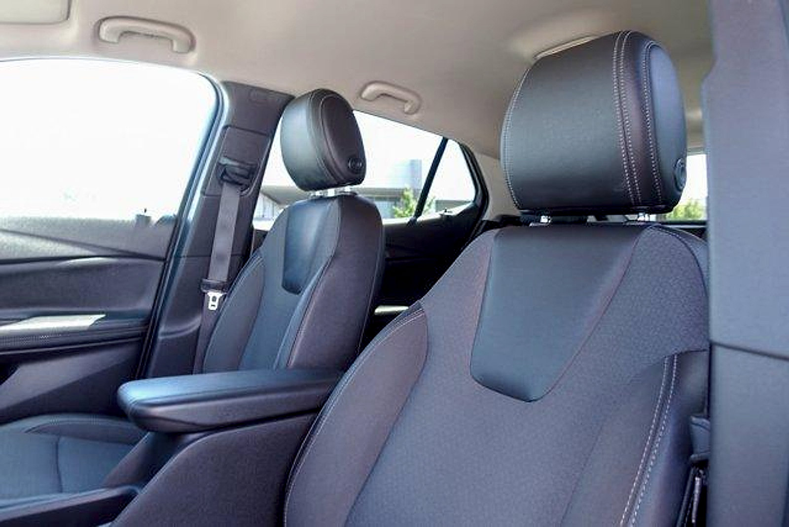 Used 2022 Buick Encore GX Select AWD/4WD image 10