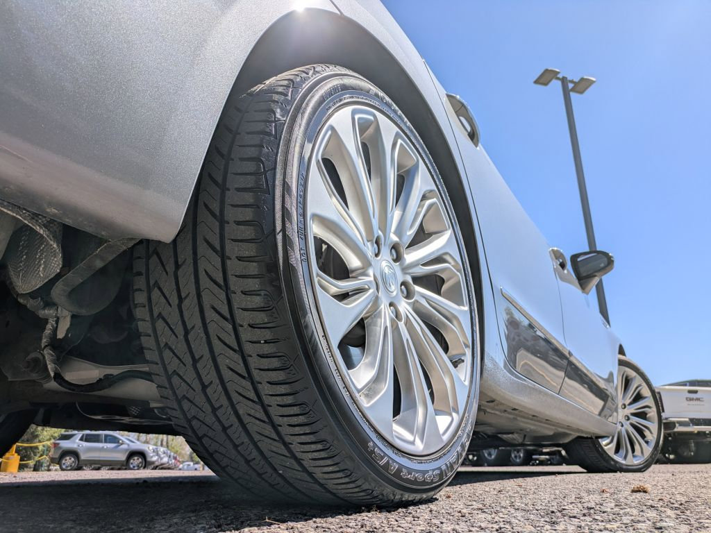 Used 2018 Buick LaCrosse Premium w/ Driver Confidence Package #2 AWD/4WD image 38