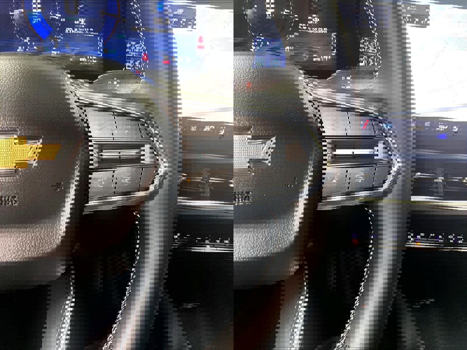 Used 2025 Chevrolet Equinox EV LT w/ Convenience Package image 24