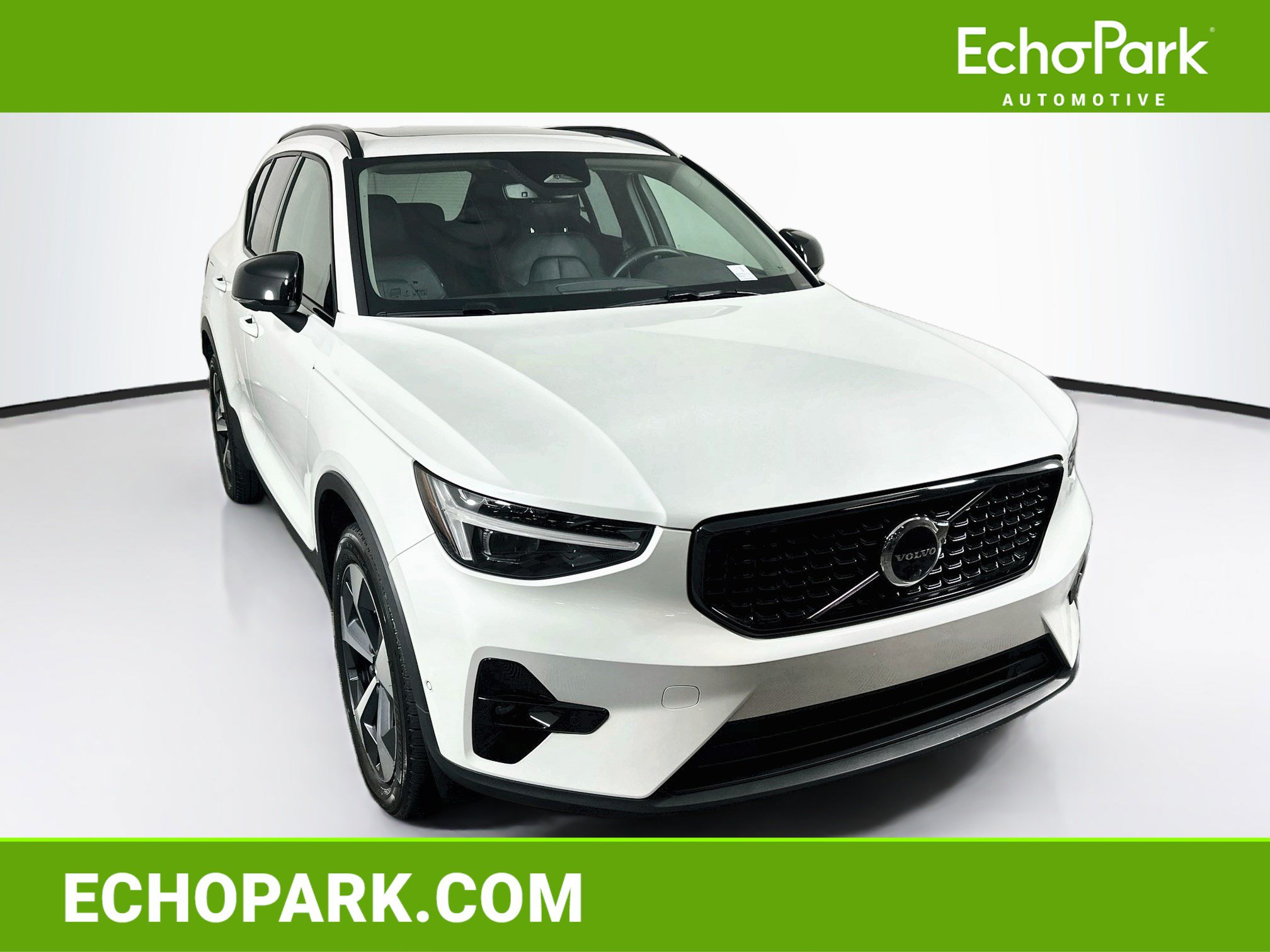 Used 2026 Volvo XC40 B5 Plus AWD/4WD image 1