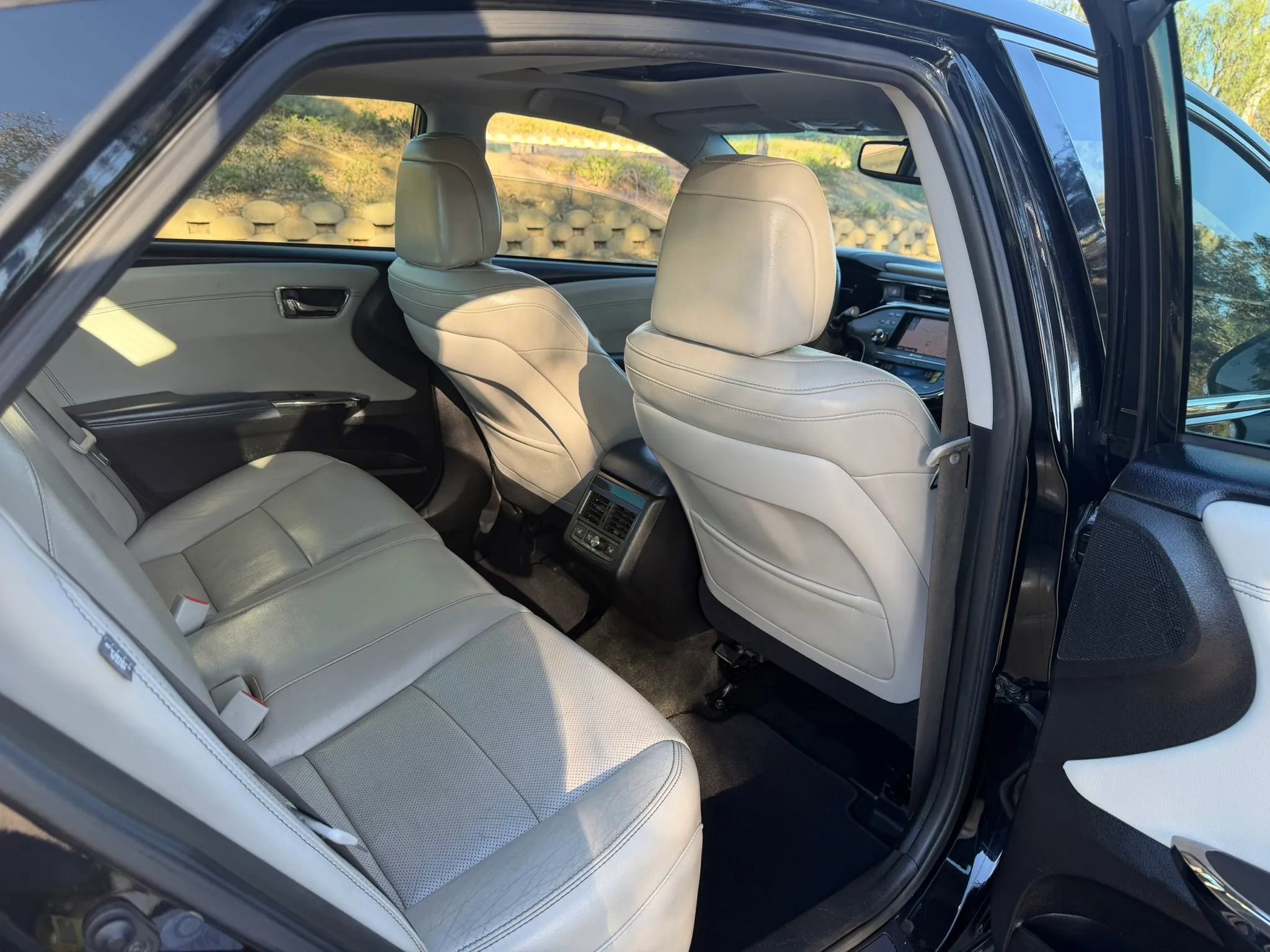 Used 2013 Toyota Avalon Limited FWD image 17