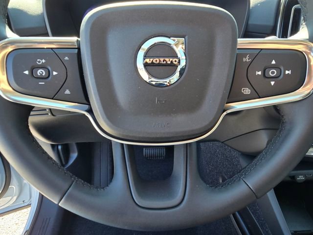New 2026 Volvo XC40 B4 Core w/ Climate Package FWD image 23
