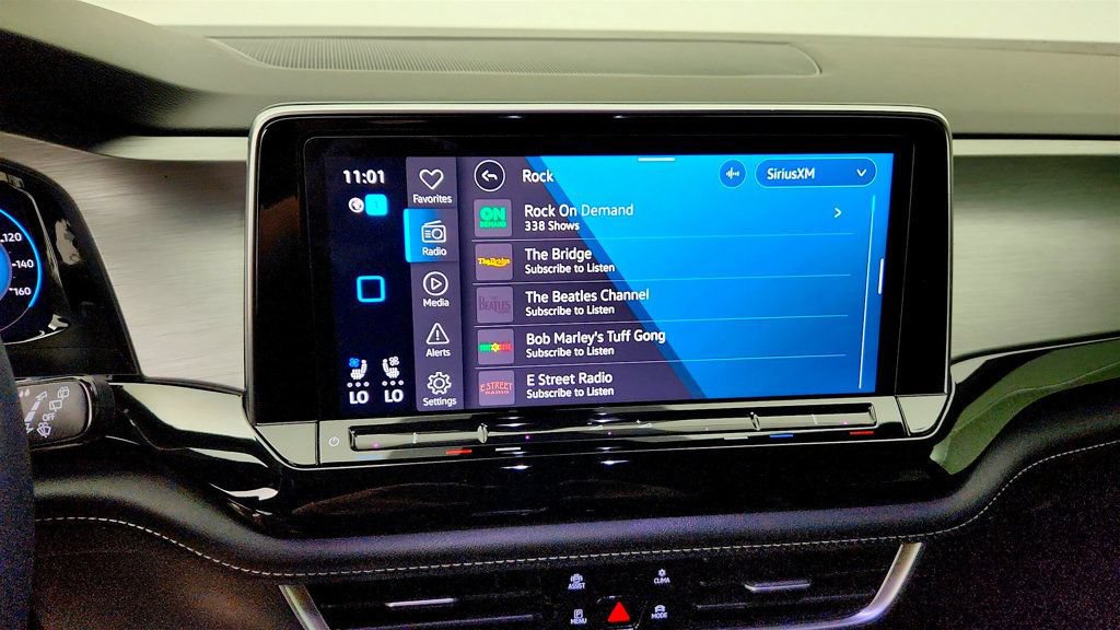 Used 2024 Volkswagen Atlas Cross Sport SE w/ Panoramic Sunroof Package FWD image 18