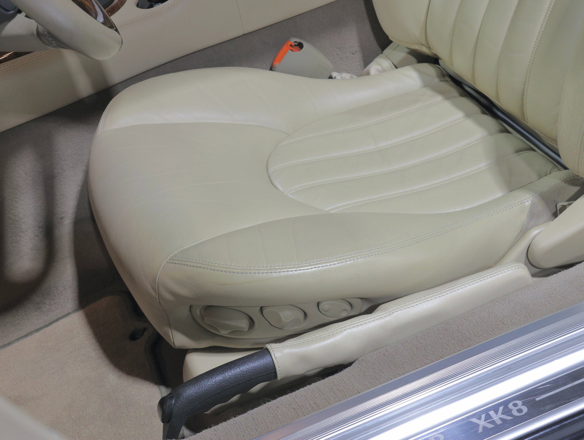 Used 2002 Jaguar XK8 Coupe image 73