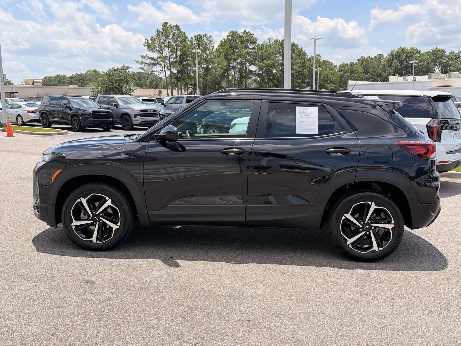 Used 2023 Chevrolet TrailBlazer RS w/ Convenience Package AWD/4WD image 9