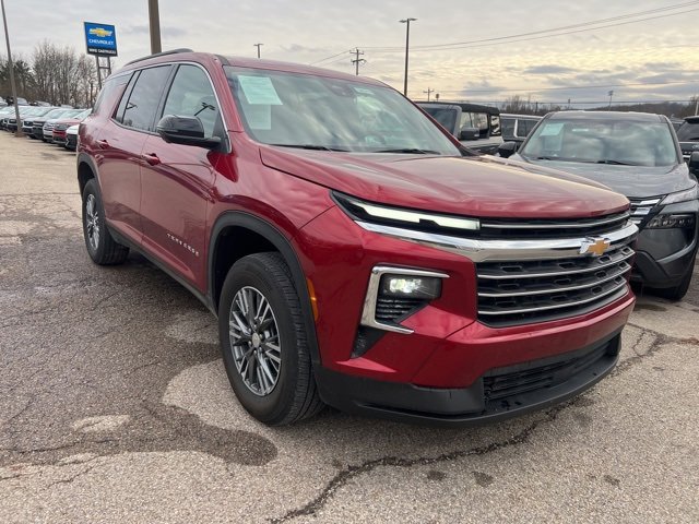 Used 2024 Chevrolet Traverse LT w/ Trailering Package image 2