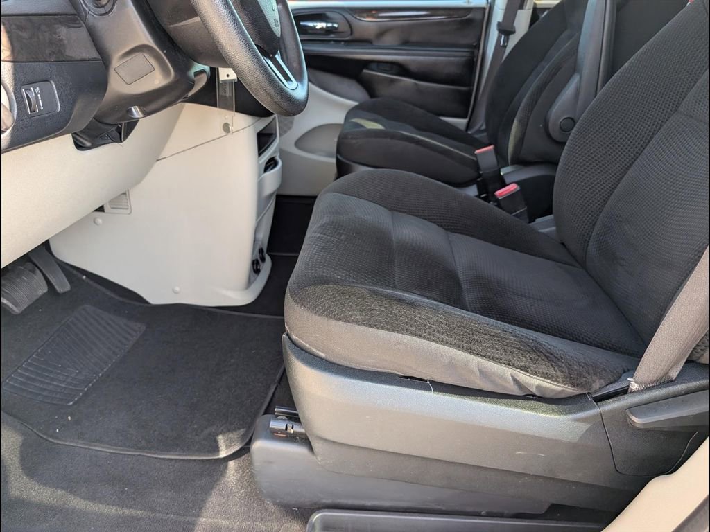 Used 2018 Dodge Grand Caravan SE FWD image 12