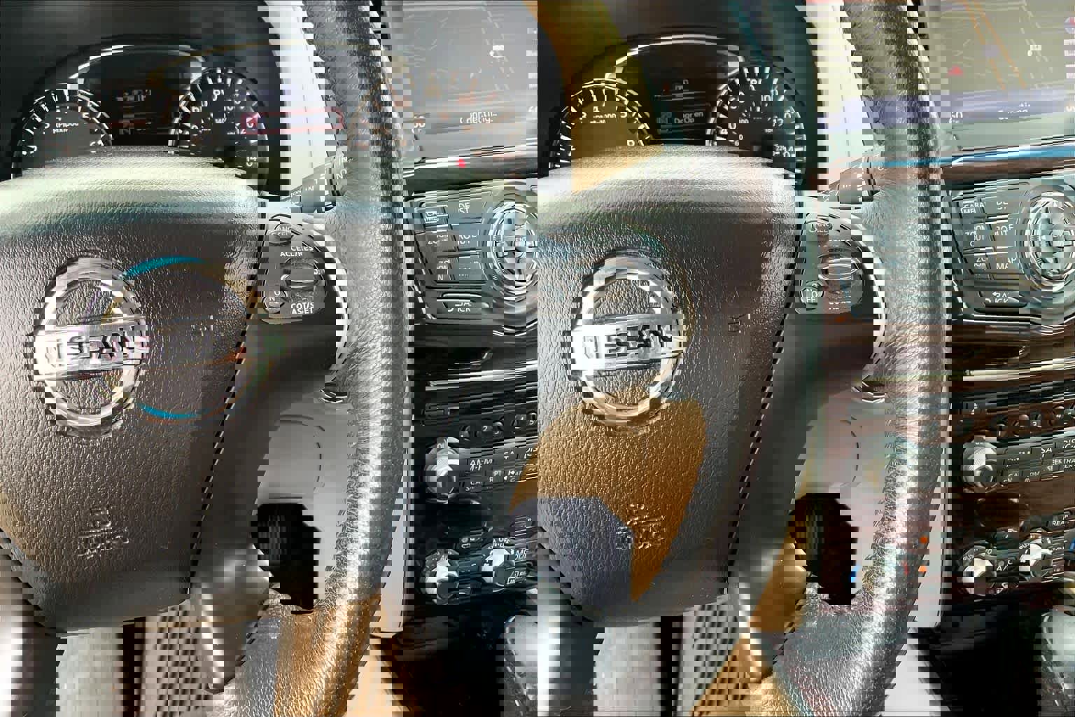 Used 2016 Nissan Pathfinder Platinum image 23