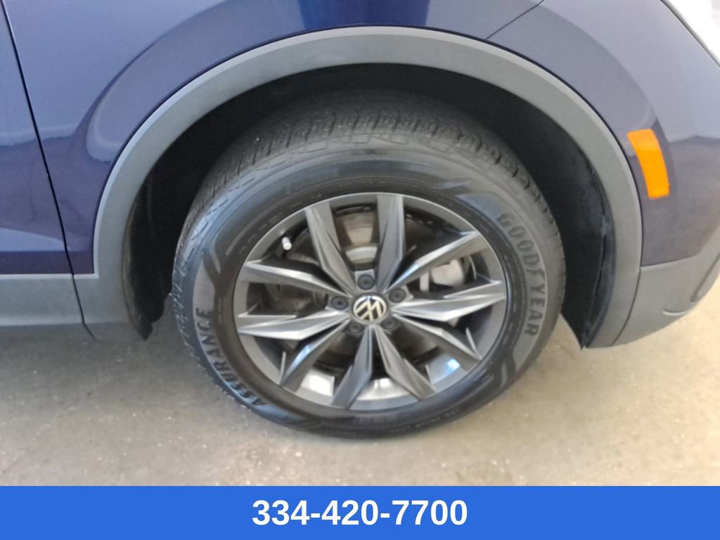 Certified 2022 Volkswagen Tiguan SE image 23