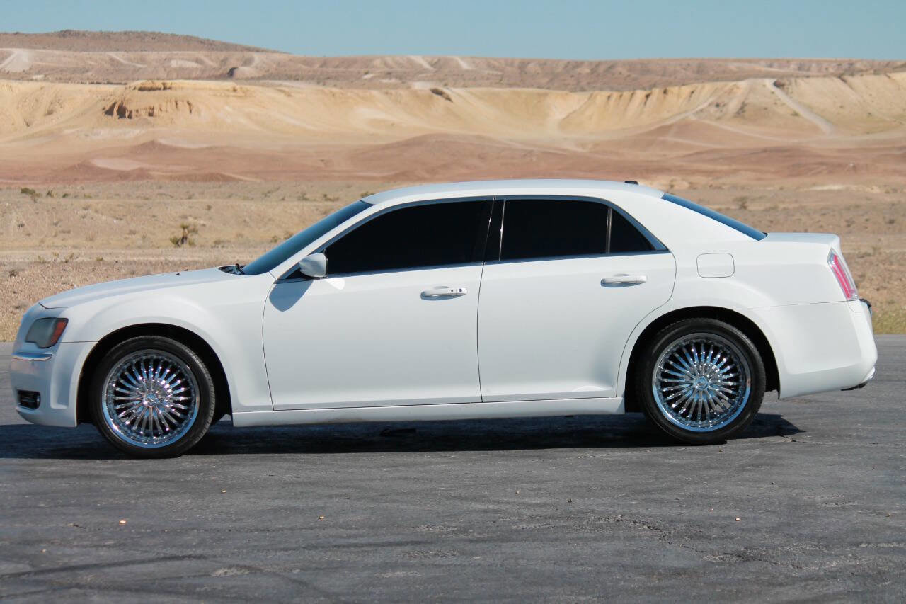 Used 2013 Chrysler 300 S image 4