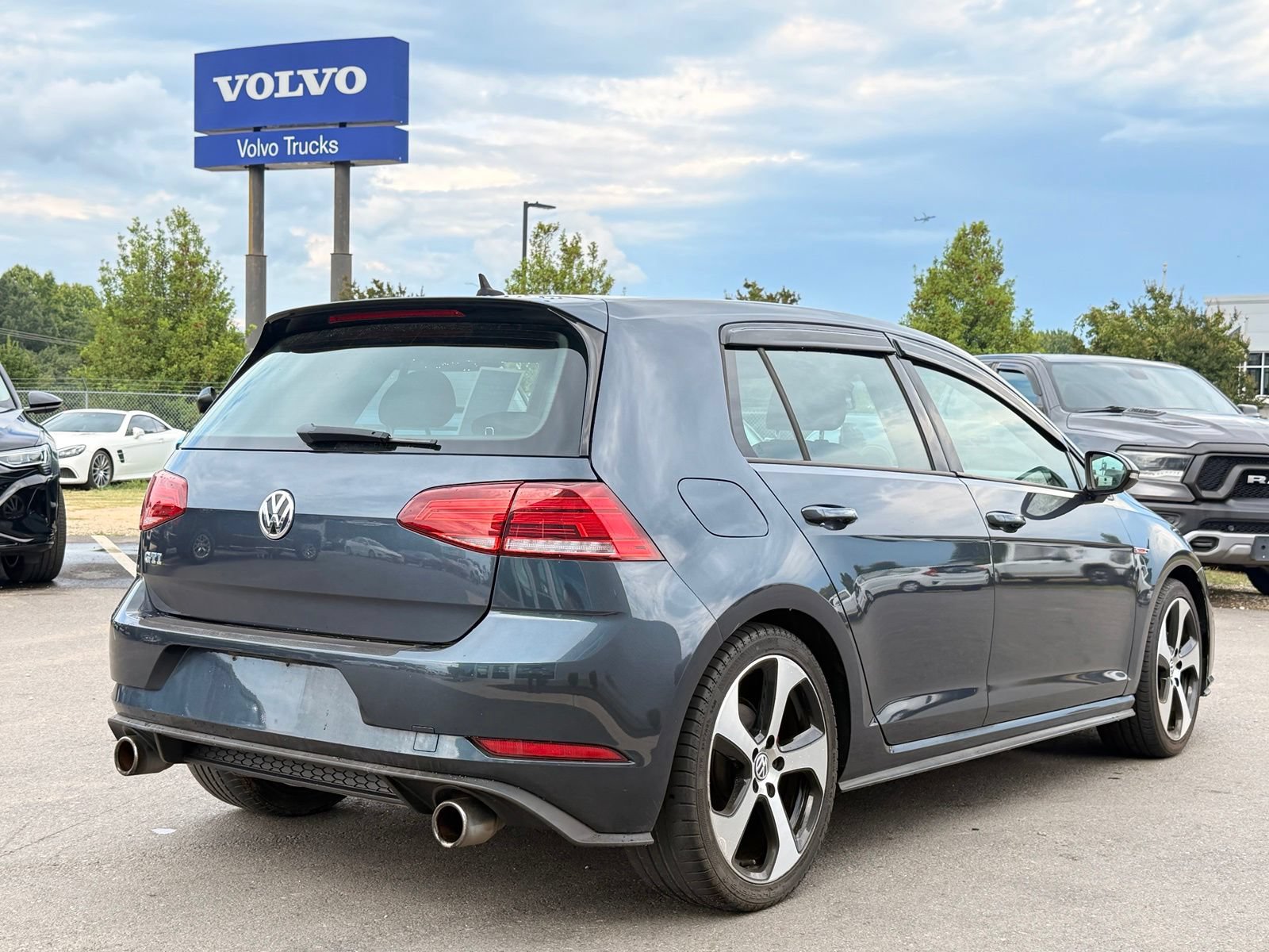 Used 2018 Volkswagen GTI SE FWD image 10