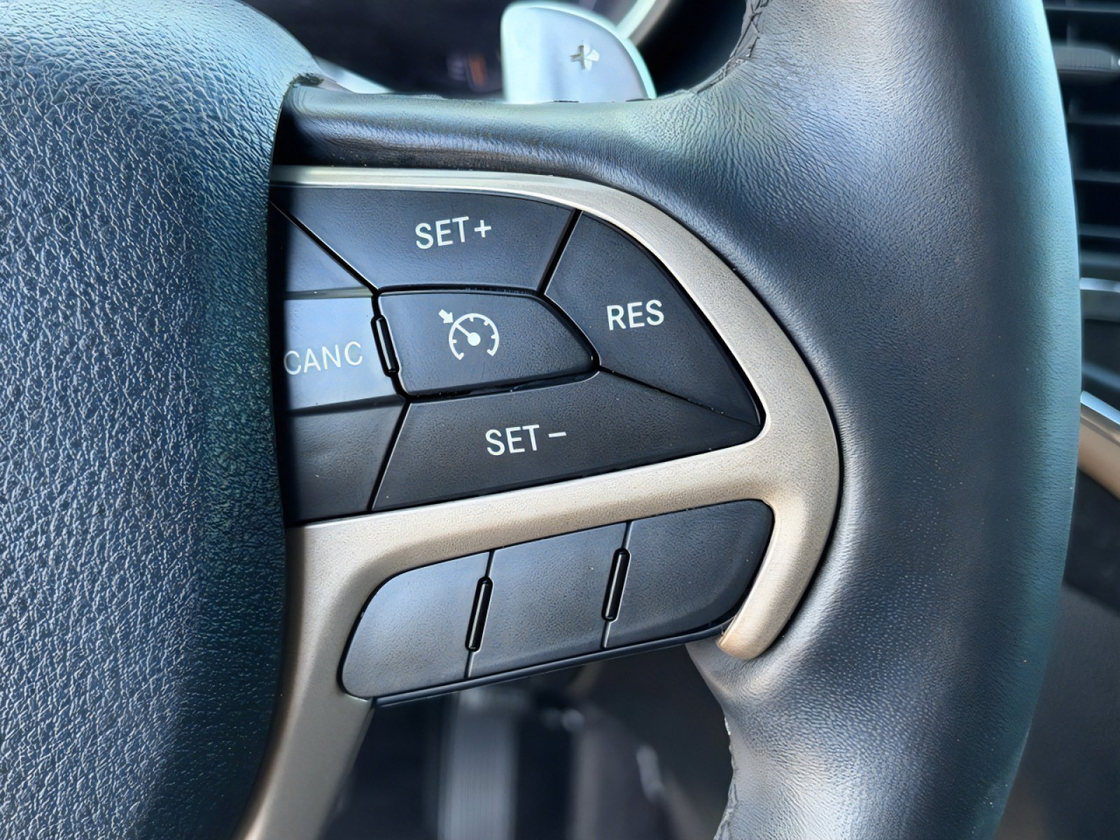 Used 2015 Jeep Grand Cherokee Altitude image 21