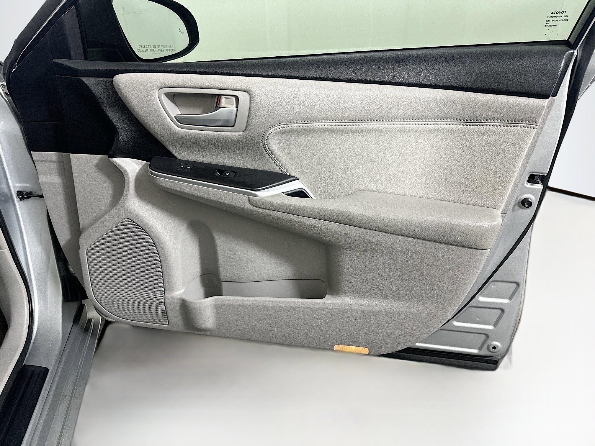 Used 2015 Toyota Camry XLE w/ Moonroof Package FWD image 34
