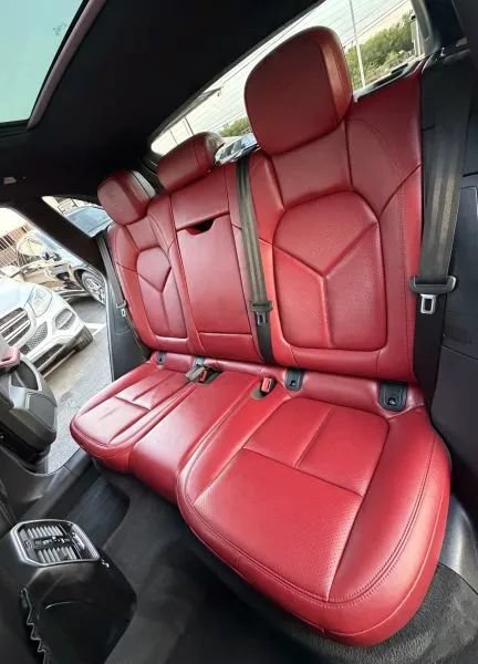 Used 2023 Porsche Macan AWD/4WD image 19