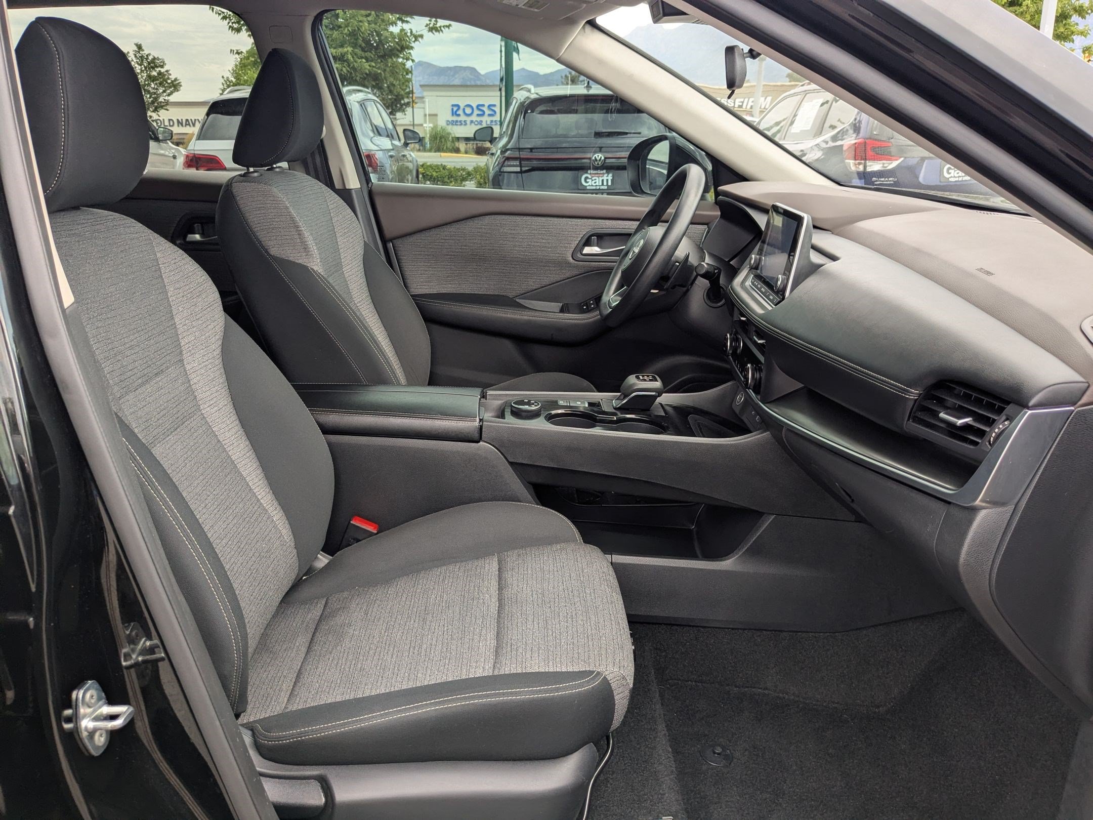 Used 2023 Nissan Rogue SV AWD/4WD image 33