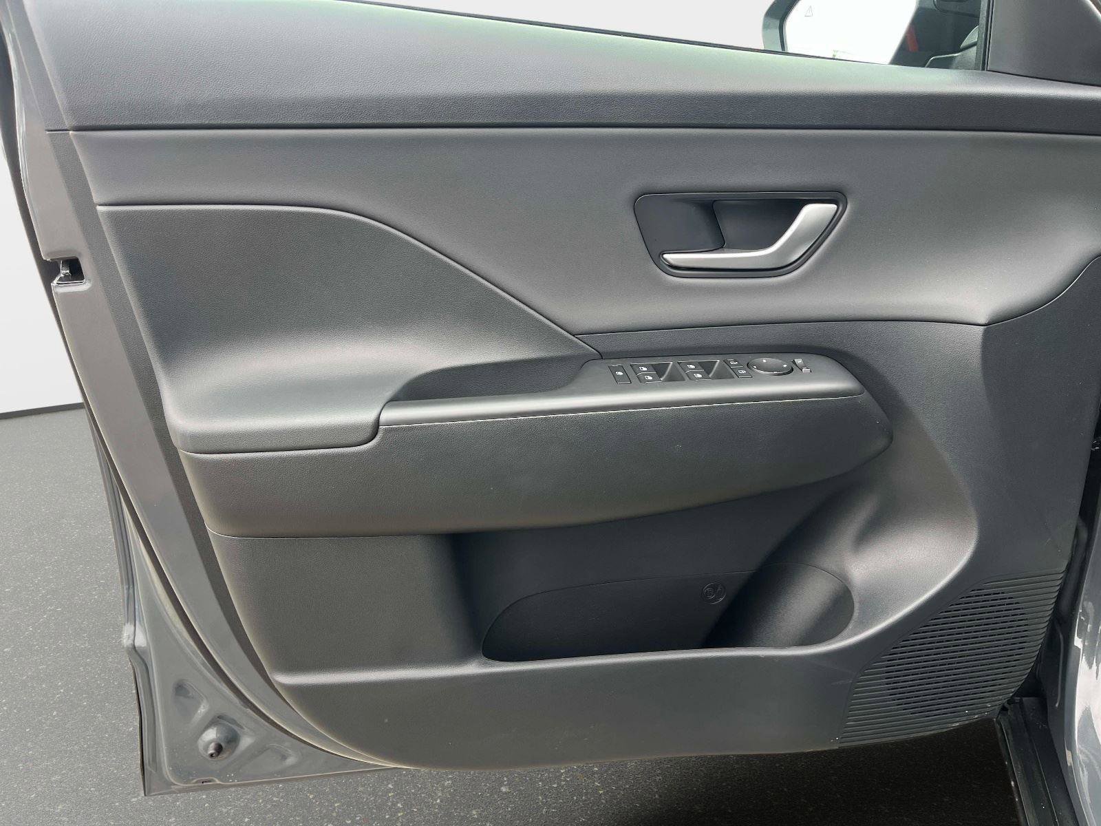 Used 2026 Hyundai Kona SEL Premium image 18