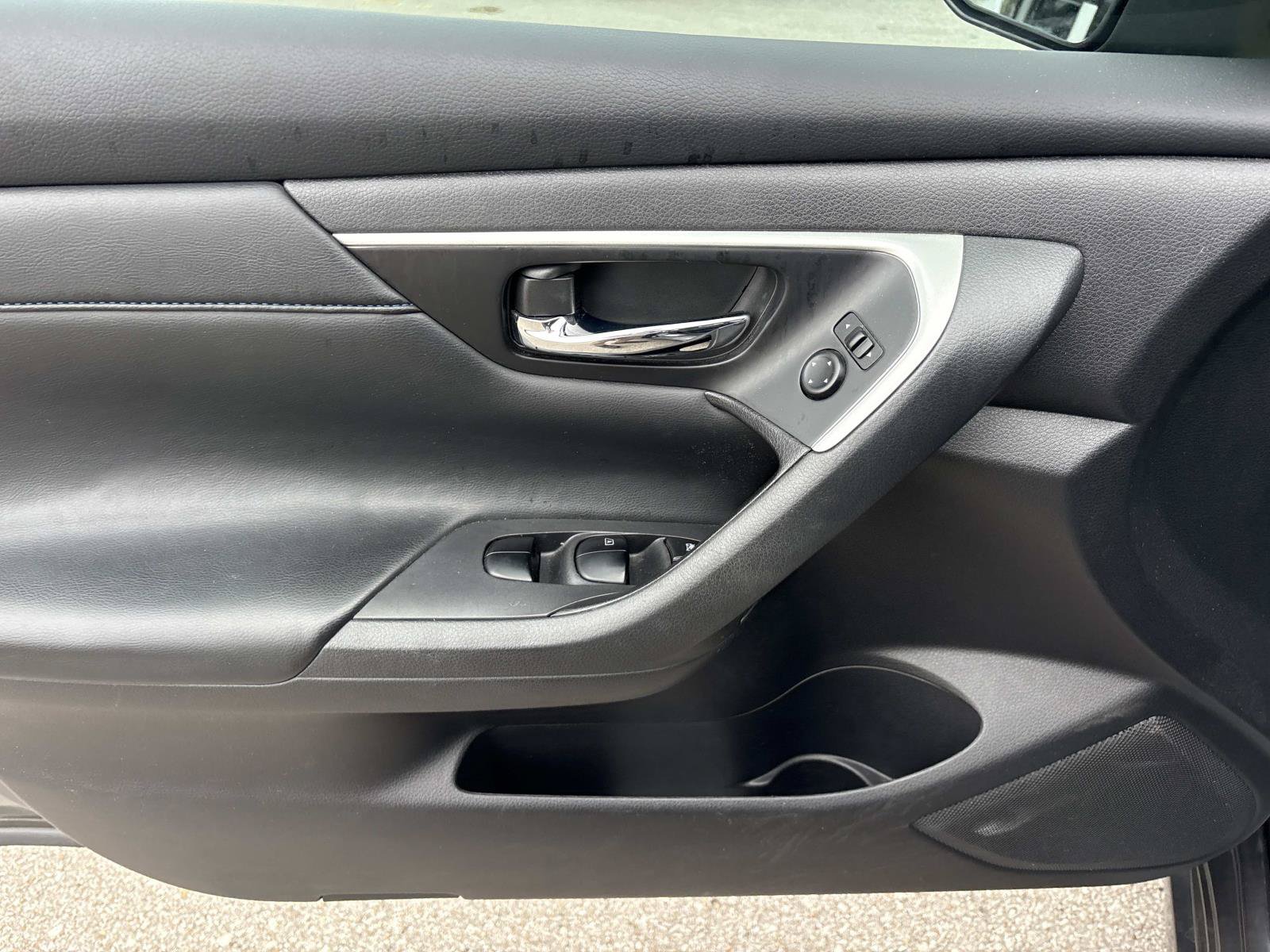 Used 2018 Nissan Altima 2.5 SR w/ SR Midnight Edition FWD image 12