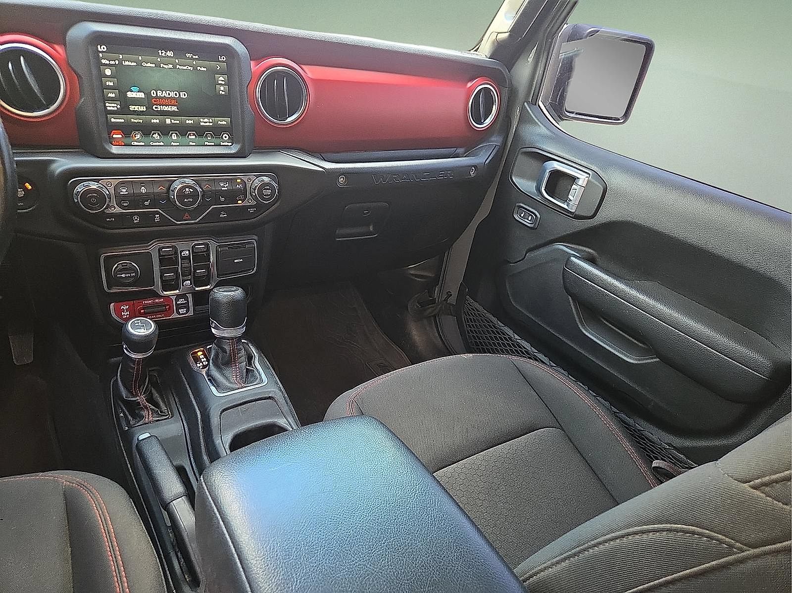 Used 2022 Jeep Wrangler Unlimited Rubicon w/ Cold Weather Group AWD/4WD image 12