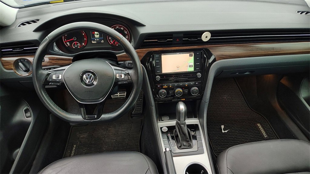 Used 2020 Volkswagen Passat 2.0T SEL image 12