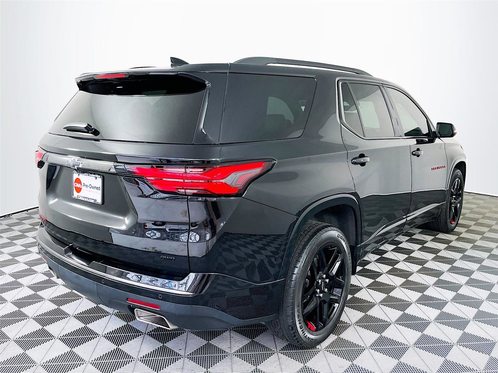 Used 2023 Chevrolet Traverse Premier w/ Redline Edition AWD/4WD image 9