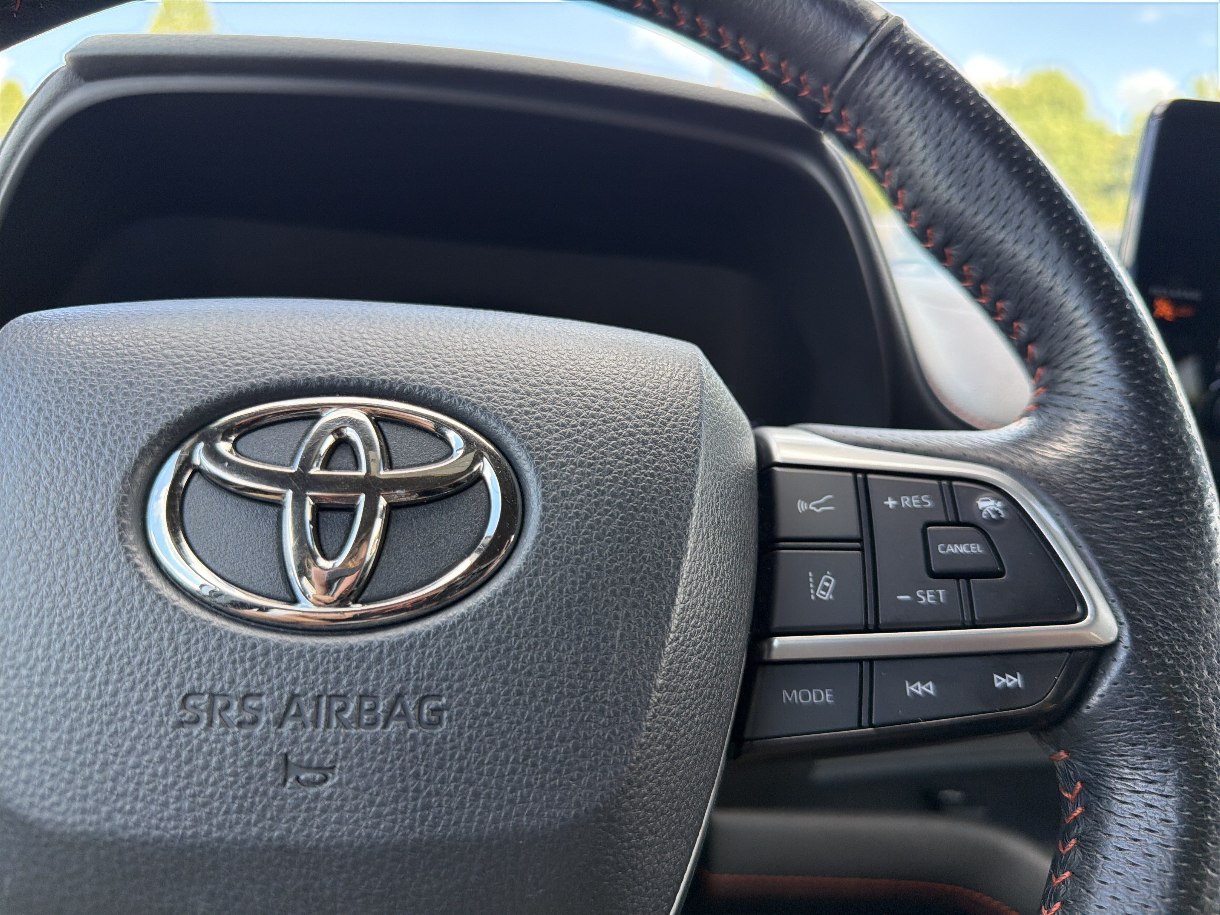 Used 2022 Toyota Sienna XSE FWD image 11