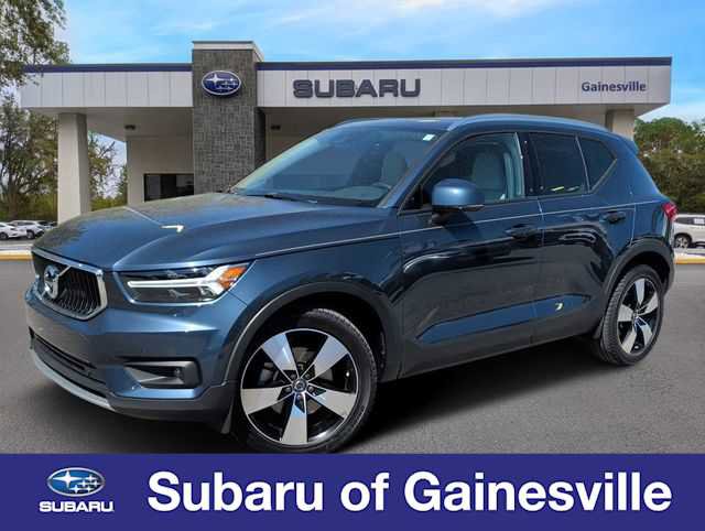 Used 2021 Volvo XC40 T5 Momentum w/ Protection Package Premier image 1