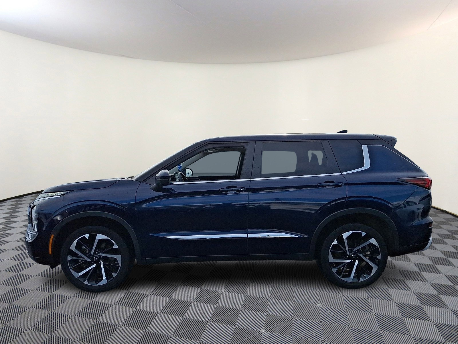 Used 2024 Mitsubishi Outlander SE image 4