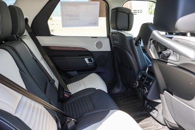 Used 2025 Land Rover Discovery Dynamic SE AWD/4WD image 13