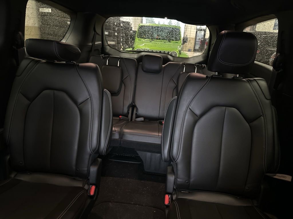Used 2023 Chrysler Pacifica Touring-L w/ S Appearance Package image 14