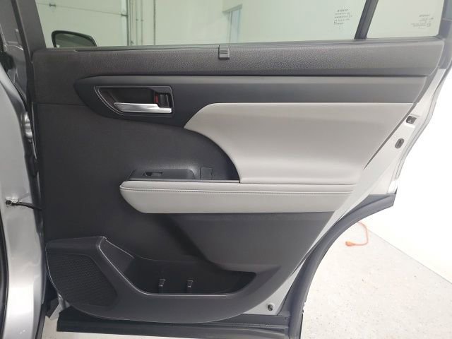 Used 2022 Toyota Highlander XLE image 36