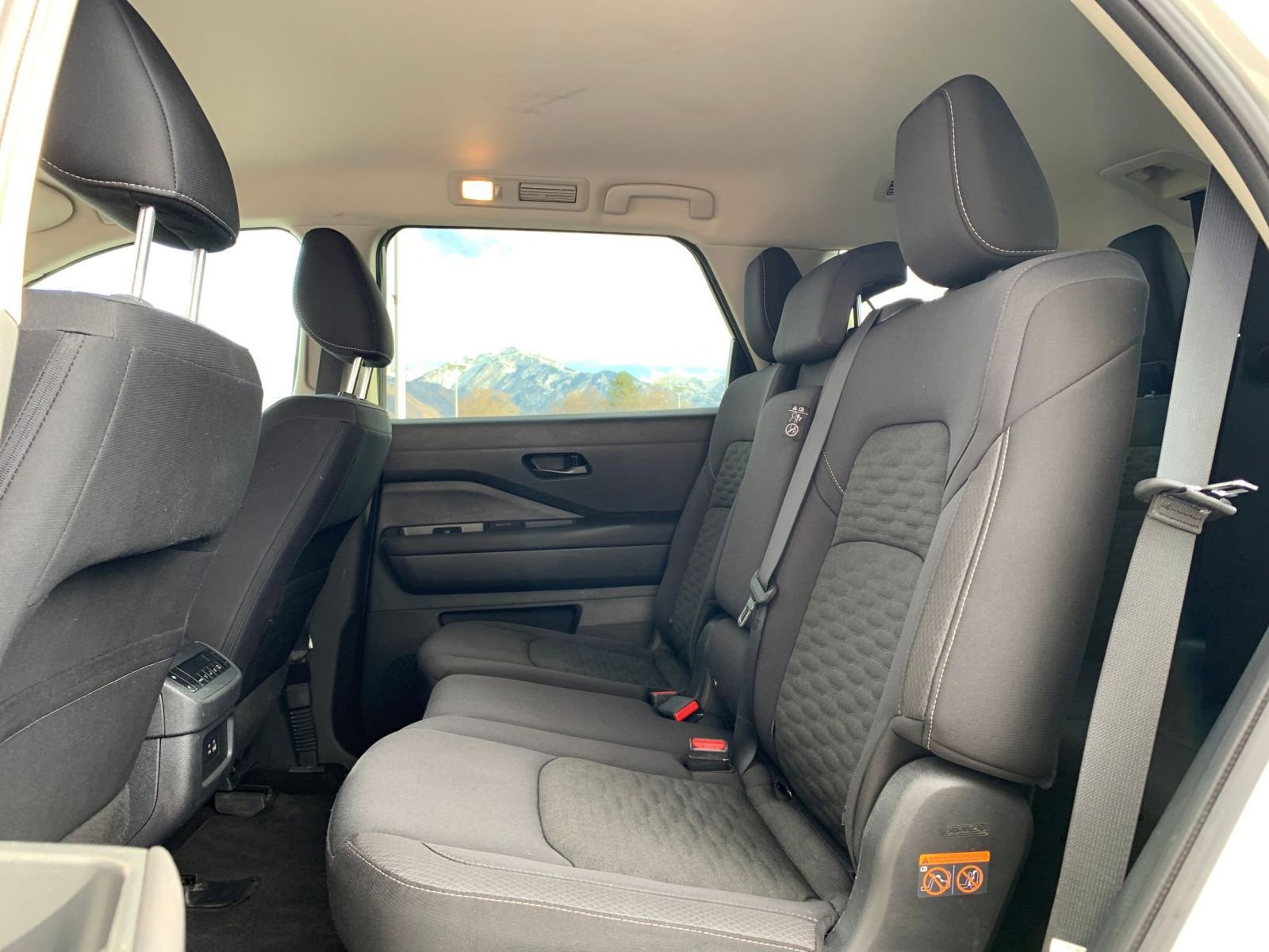 Used 2025 Nissan Pathfinder SV image 28