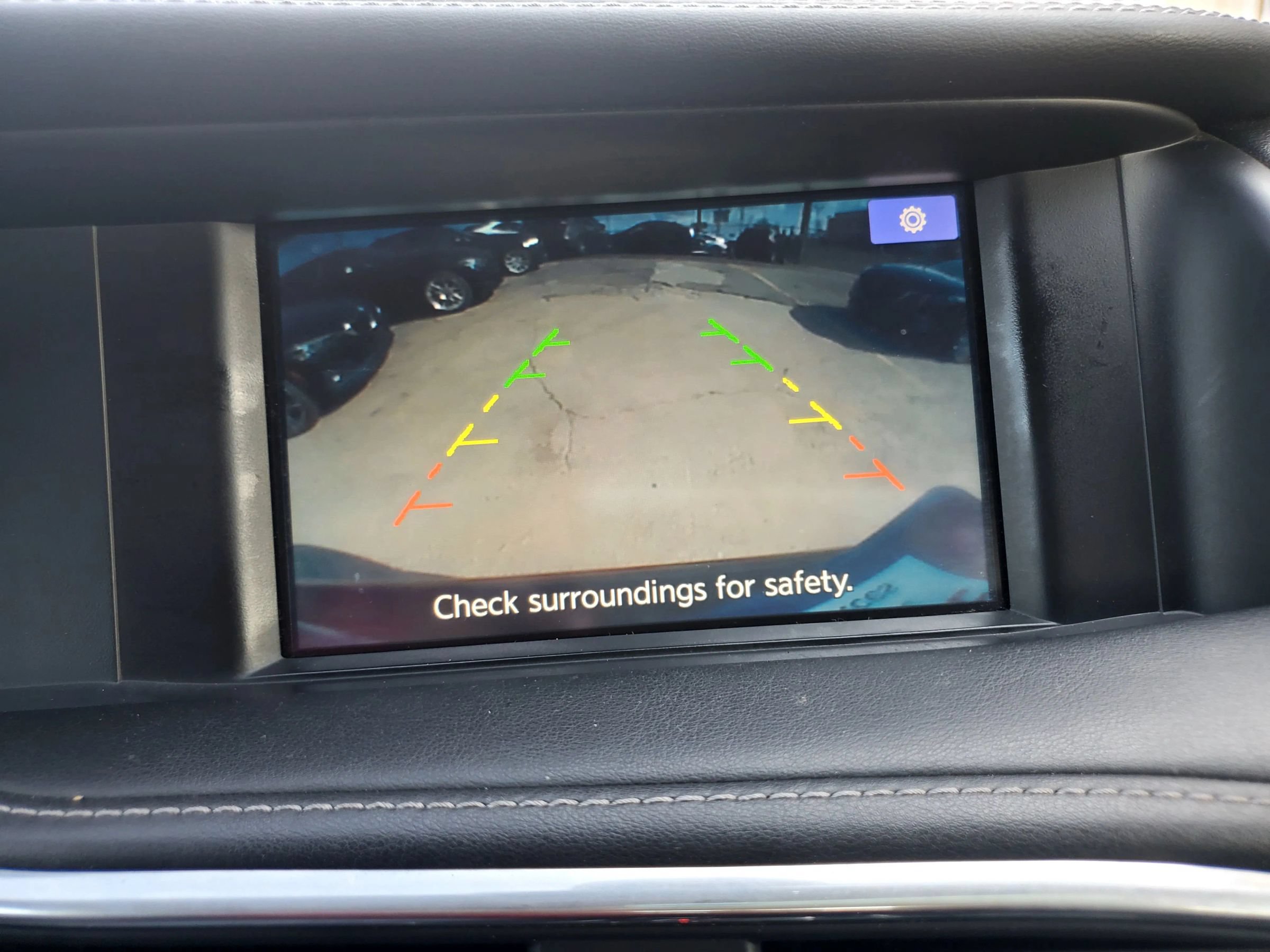 Used 2017 INFINITI QX30 AWD image 3