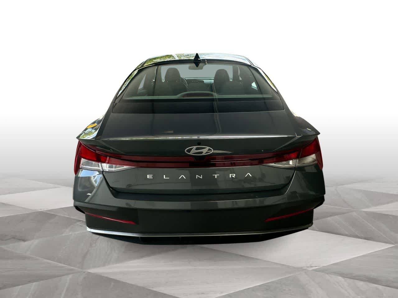Used 2025 Hyundai Elantra SE FWD image 7