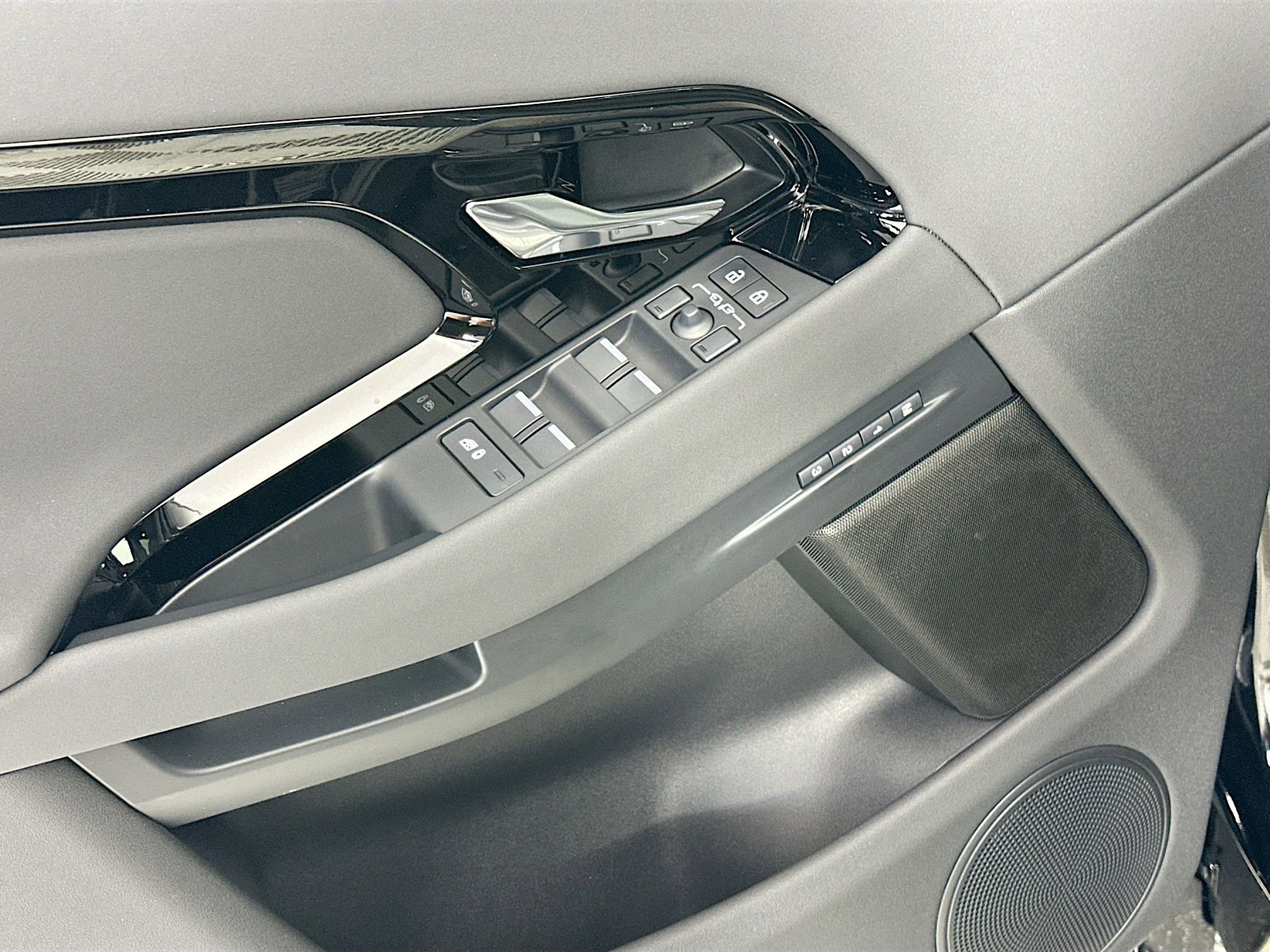 Used 2026 Land Rover Range Rover Evoque S image 15