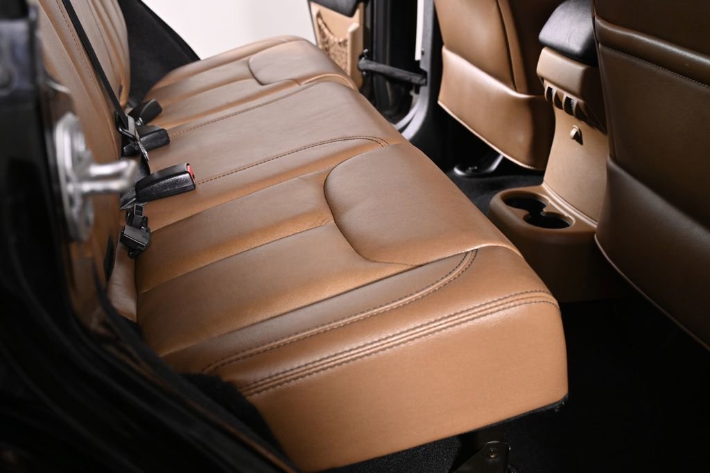 Used 2015 Jeep Wrangler Unlimited Sahara w/ Dual Top Group AWD/4WD image 28