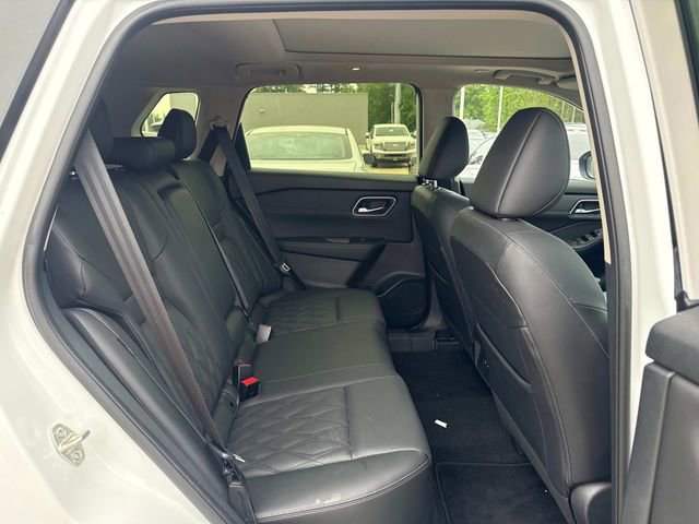 Used 2024 Nissan Rogue Platinum image 14