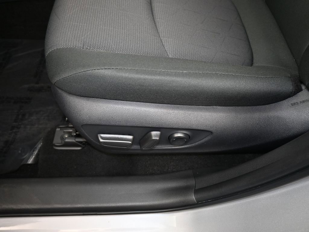 Used 2025 Toyota RAV4 XLE image 15