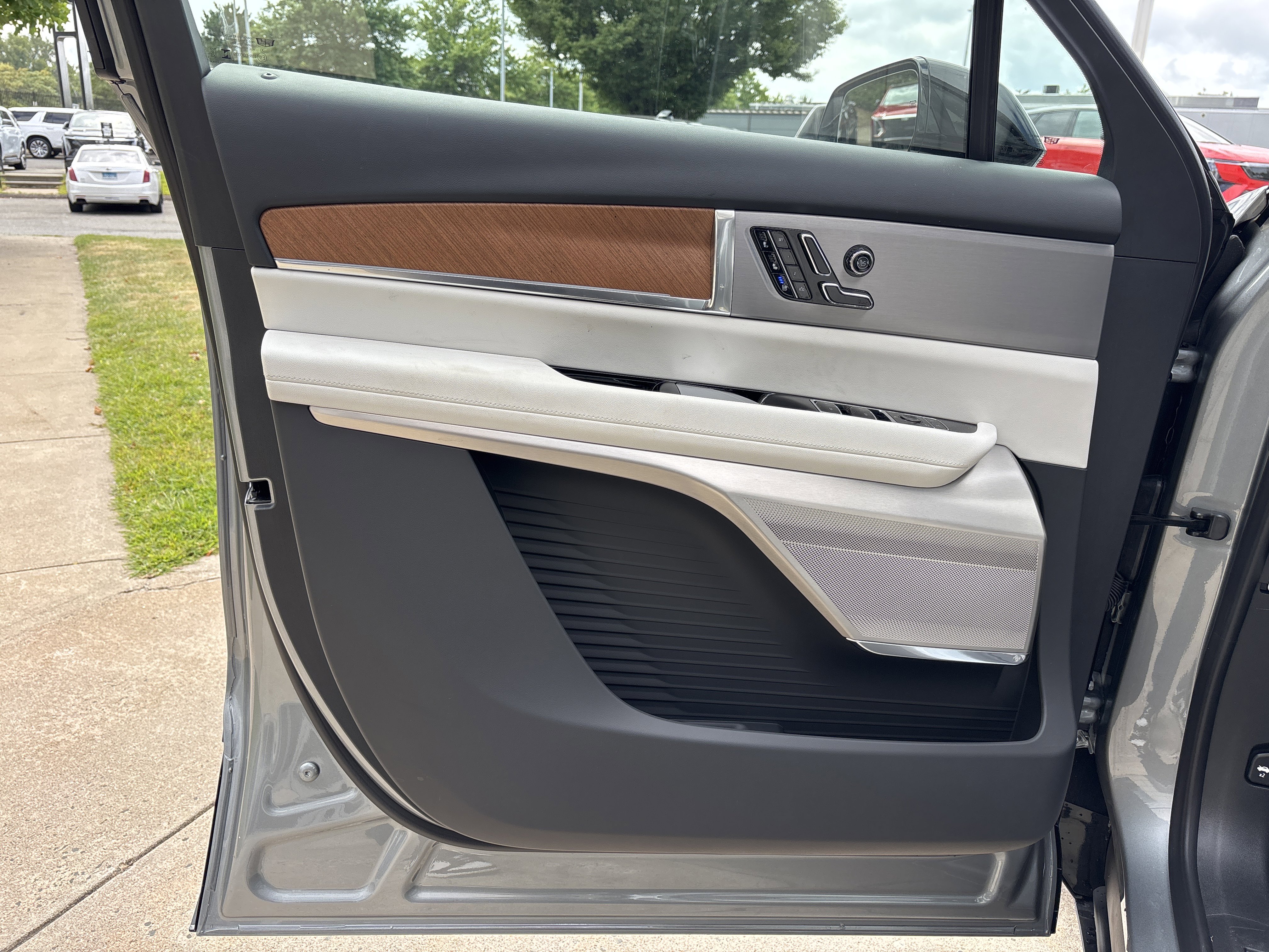 New 2026 Cadillac Vistiq Sport image 22