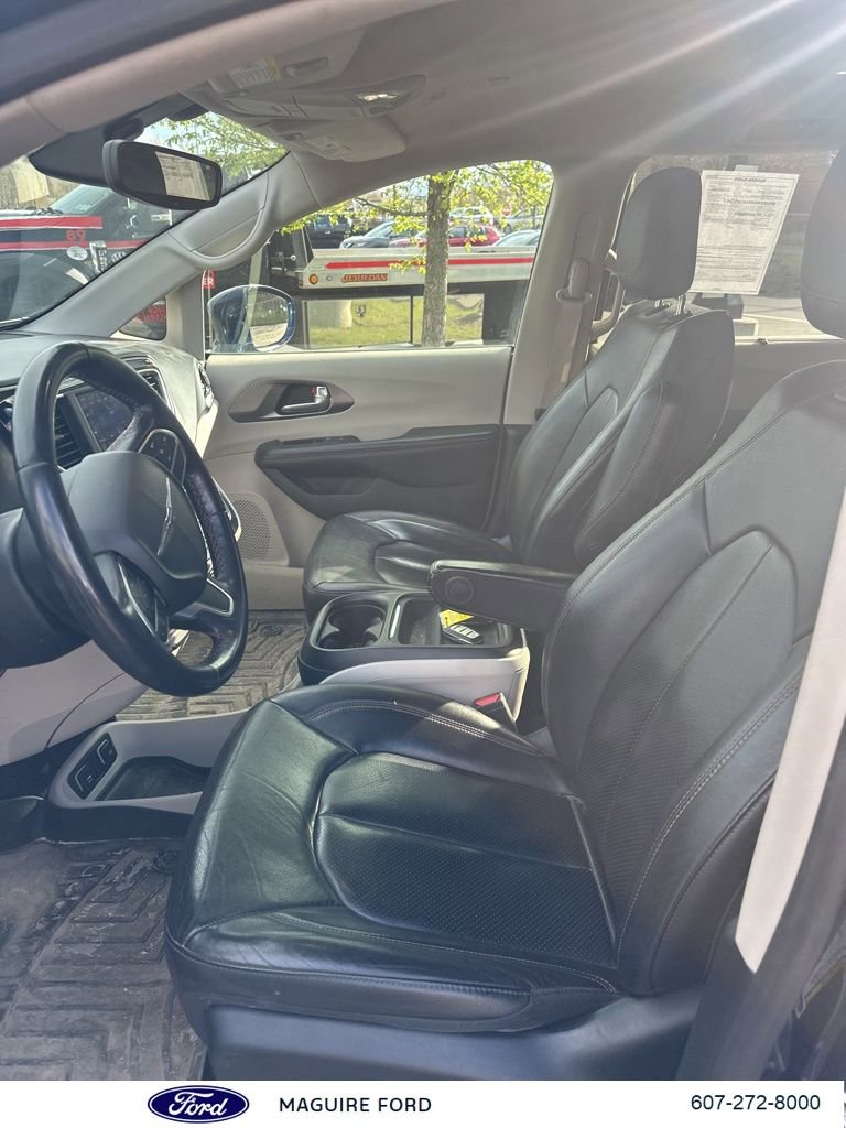 Used 2020 Chrysler Pacifica Touring-L image 12