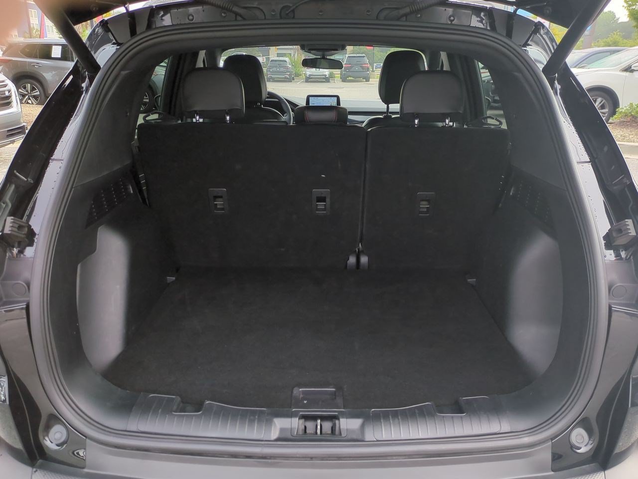 Used 2025 Ford Escape ST-Line Select AWD/4WD image 32