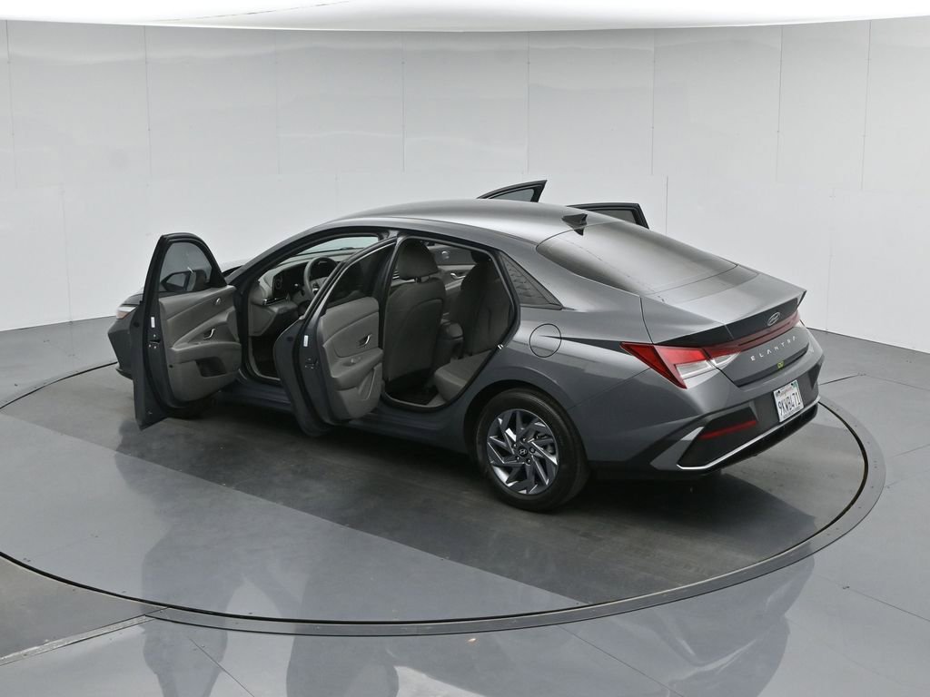 Used 2024 Hyundai Elantra SEL image 43