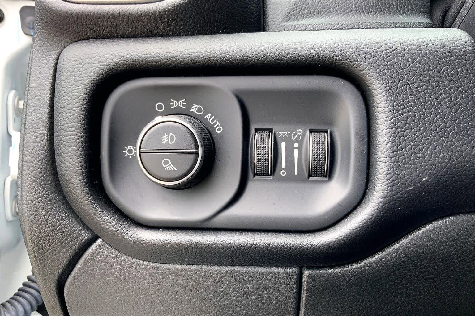 Used 2024 RAM 2500 Laramie w/ Night Edition AWD/4WD image 33