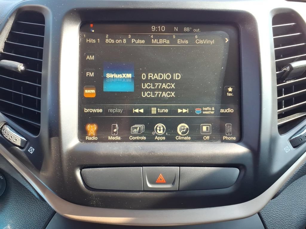 Used 2017 Jeep Cherokee Latitude w/ Cold Weather Group AWD/4WD image 23