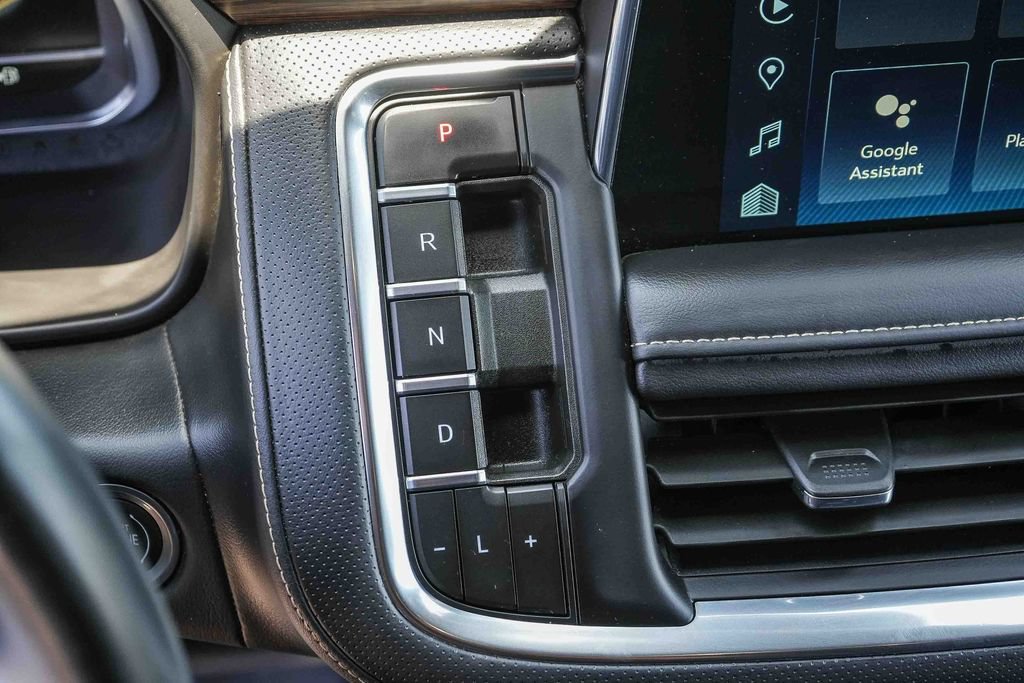 Used 2024 Chevrolet Suburban Premier RWD image 26