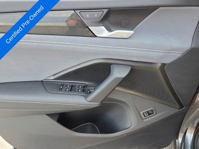 Used 2025 Volkswagen Tiguan SE FWD image 17