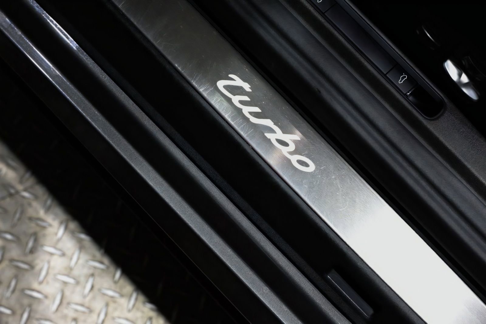 Used 2019 Porsche 911 Turbo image 21