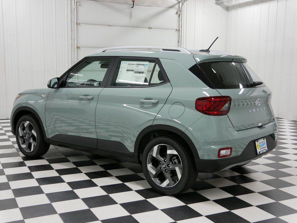 Used 2025 Hyundai Venue SEL FWD image 3