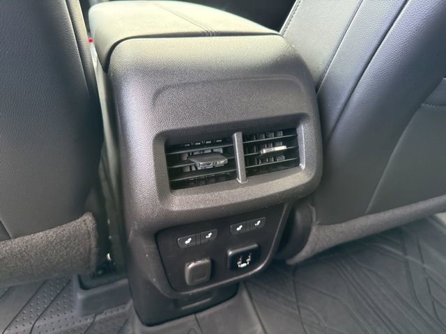 Used 2018 Chevrolet Equinox Premier FWD image 16