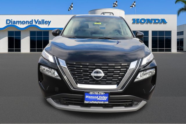 Used 2023 Nissan Rogue SV image 2