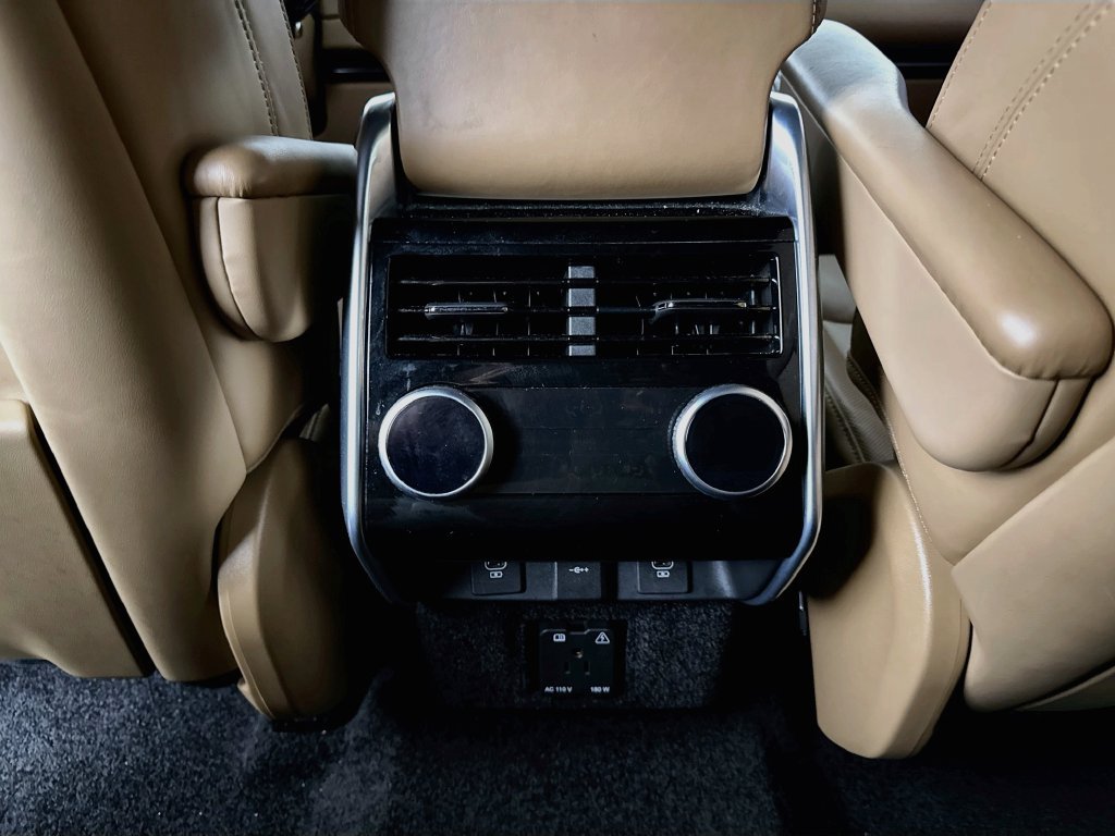 Used 2025 Land Rover Range Rover SE AWD/4WD image 26